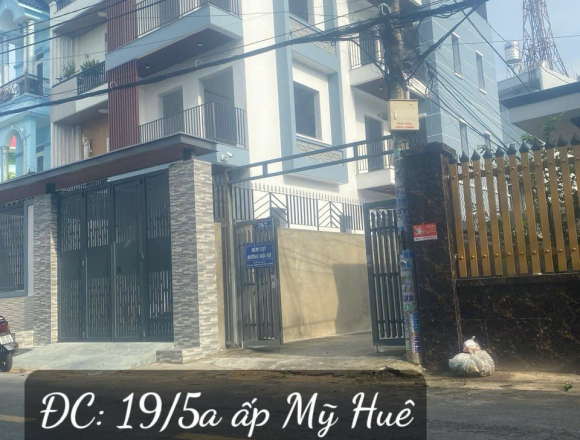 ĐÁ ỐP TƯỜNG VÀ CẦU THANG